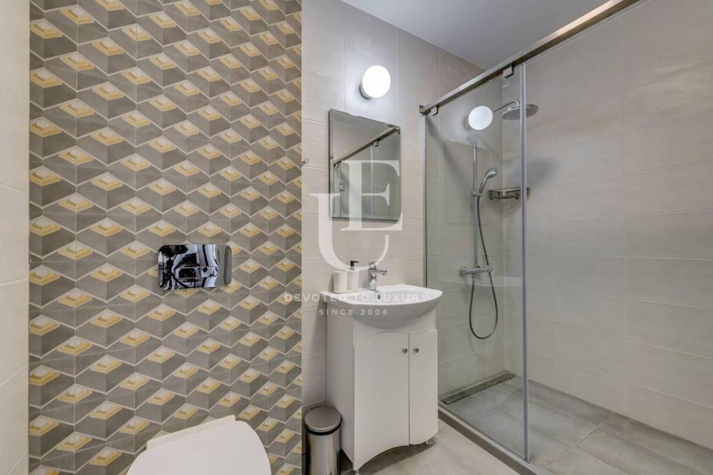 Oslo: A Modern Furnished With Parking Apartment *