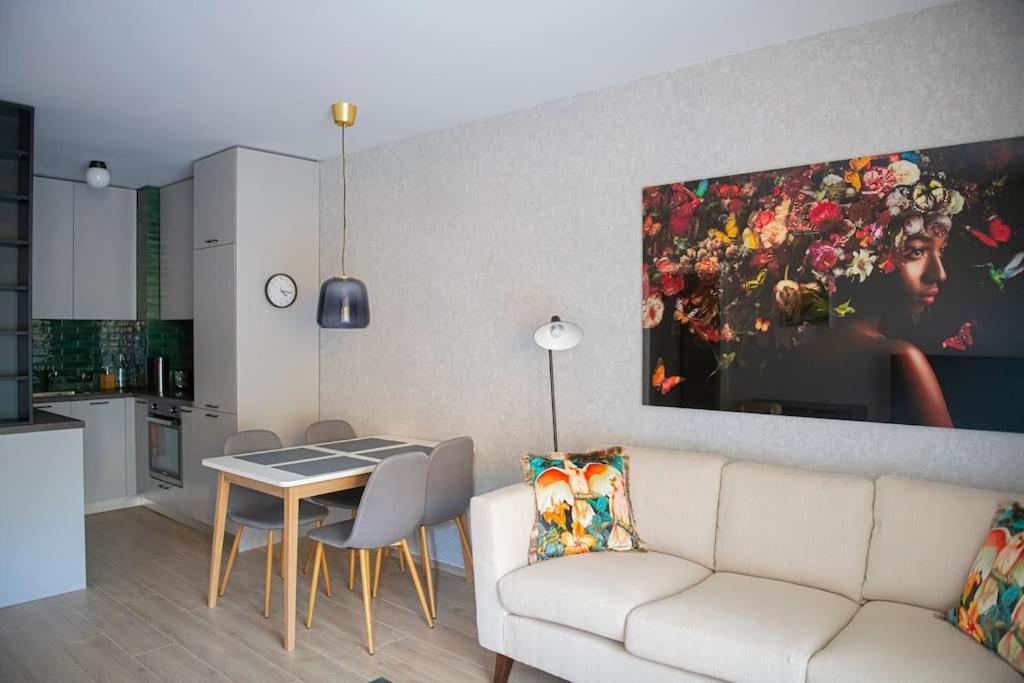 Oslo: A Modern Furnished With Parking Apartment *